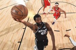 开云体育官网-爵士客场险胜开拓者，保持不败