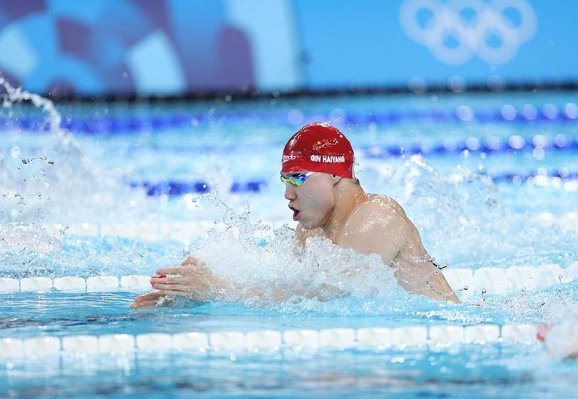 关于澳大利亚游泳名将再次夺得女子中距离金牌的信息