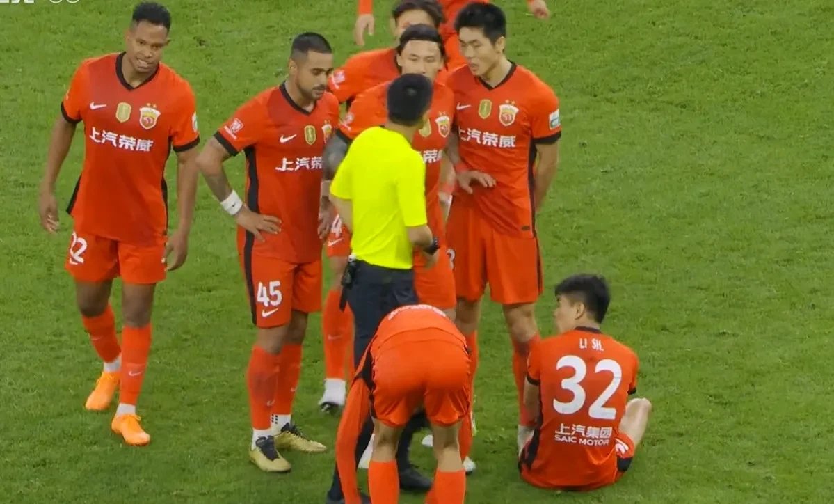 上港客场失利，被浦和红钻逆转的简单介绍