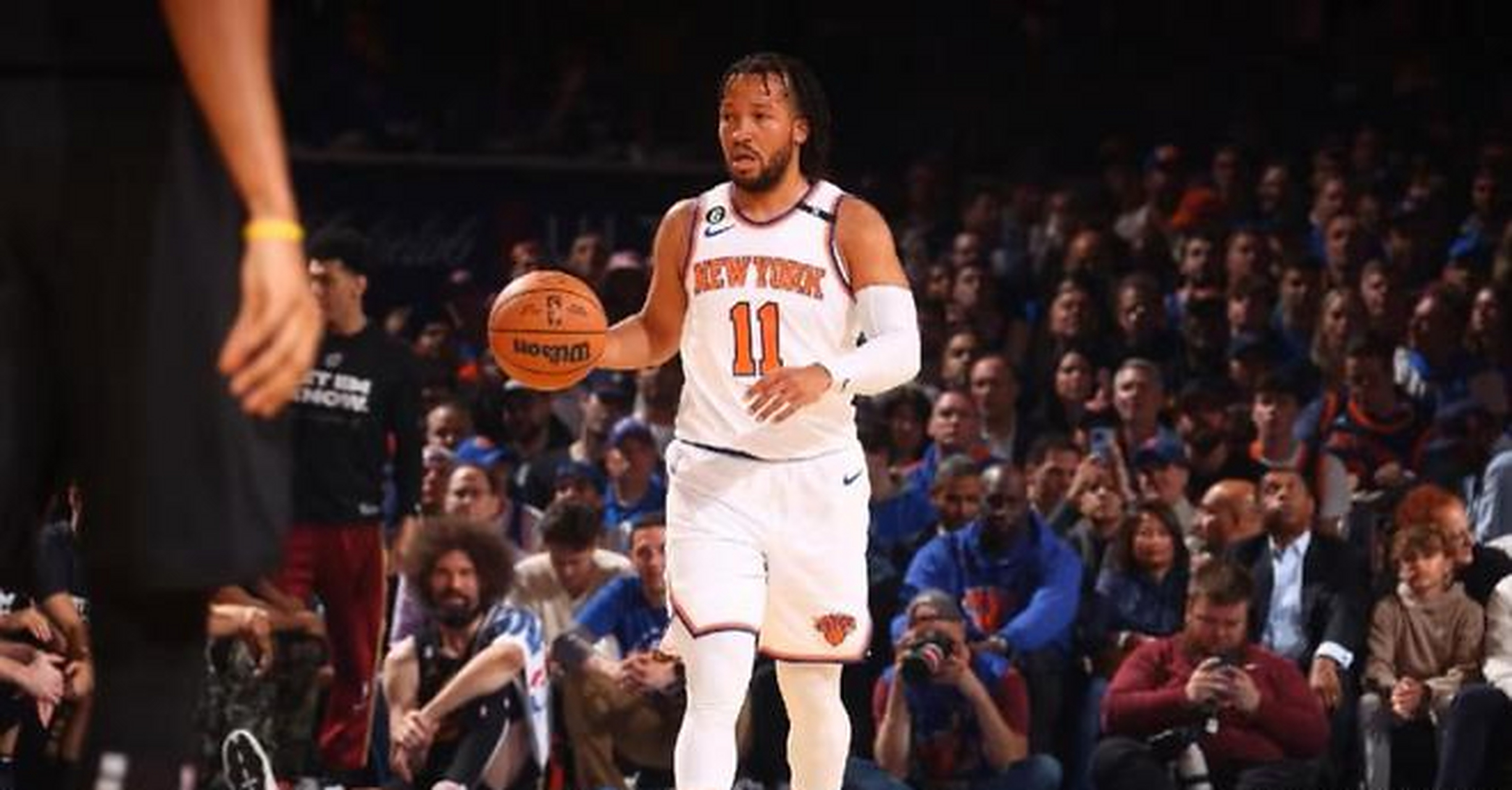 包含骑士祸不单行，詹姆斯进球不中被判犯规致命失误的词条