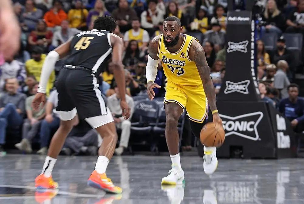 太阳逆转湖人,爆冷拿下季后赛首胜 太阳逆转湖人,爆冷拿下季后赛首胜