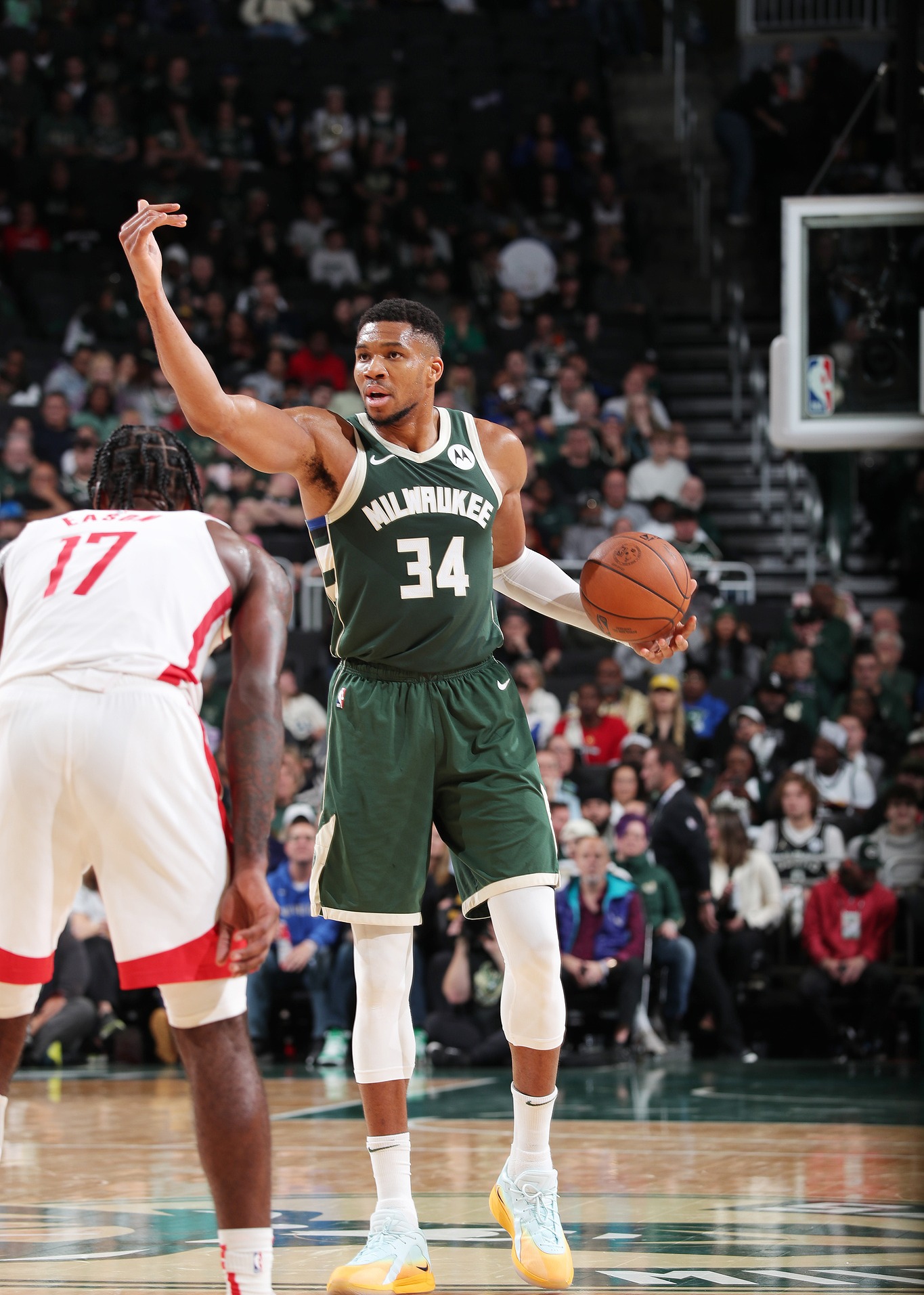 雄鹿惨败老鹰结束连败